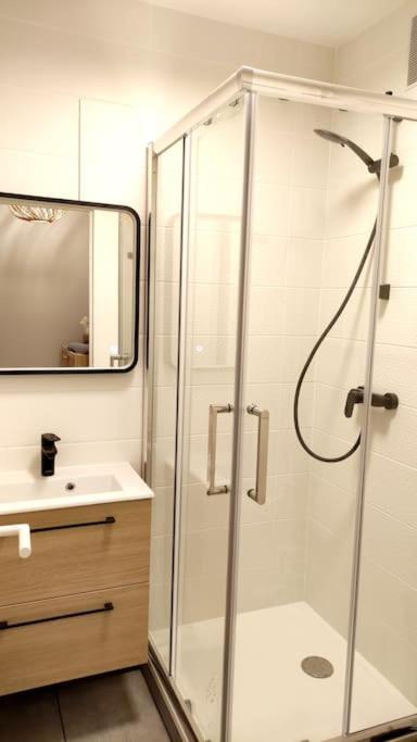 La Cabane, Entierement Renove Decoration Soignee แว็งแซ็นน์ ภายนอก รูปภาพ